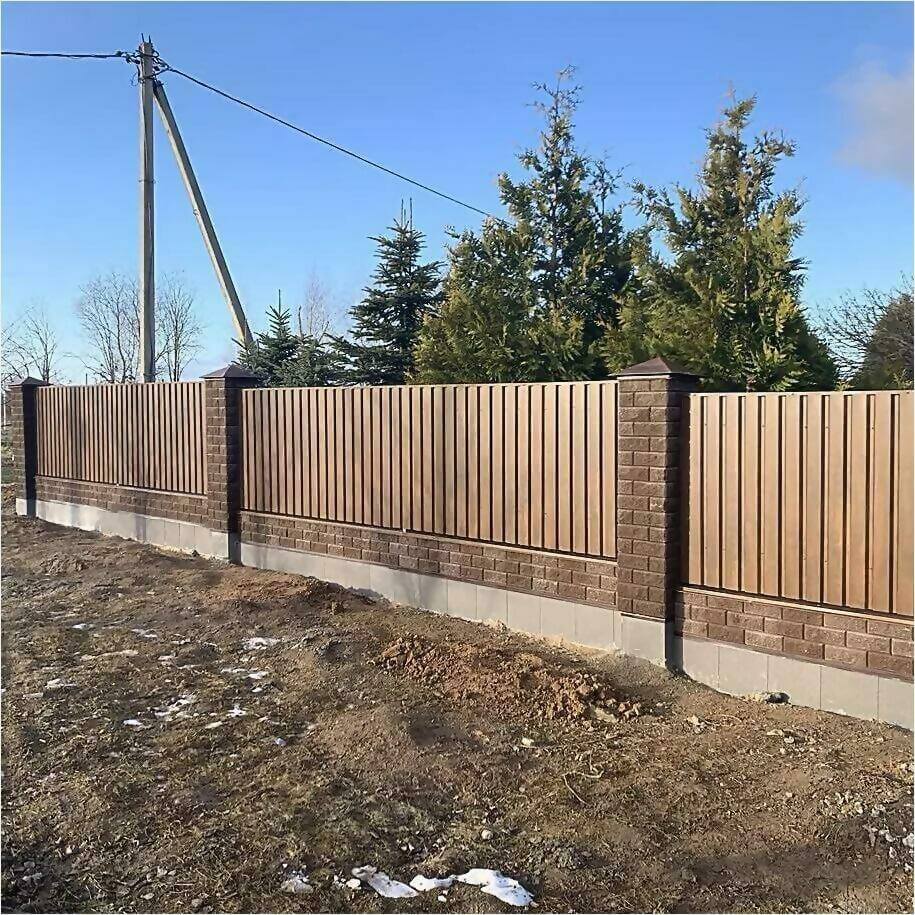 Забор из профлиста НС-21 цвет Printech темное дерево фото1 в Осинцево