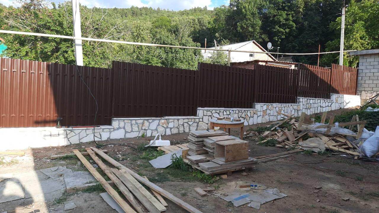 забор из штакетника шоколад двухсторонний фото1 в Осинцево