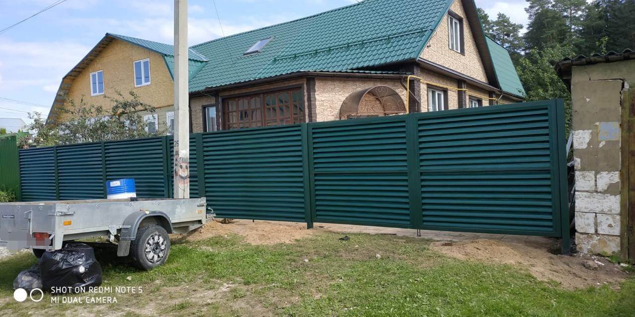 Забор-жалюзи с ламелями еврожалюзи ral6005/6005 Зеленый Мох 2-х сторонний фото1 в Осинцево