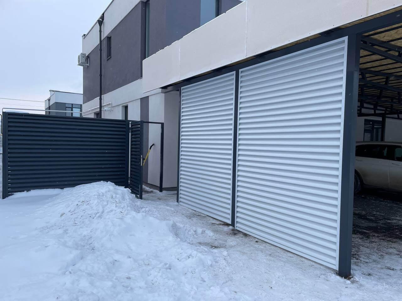 Парковочное место из ламелей Еврожалюзи RAL9003/9003 Белый двусторонний фото 1 в Осинцево