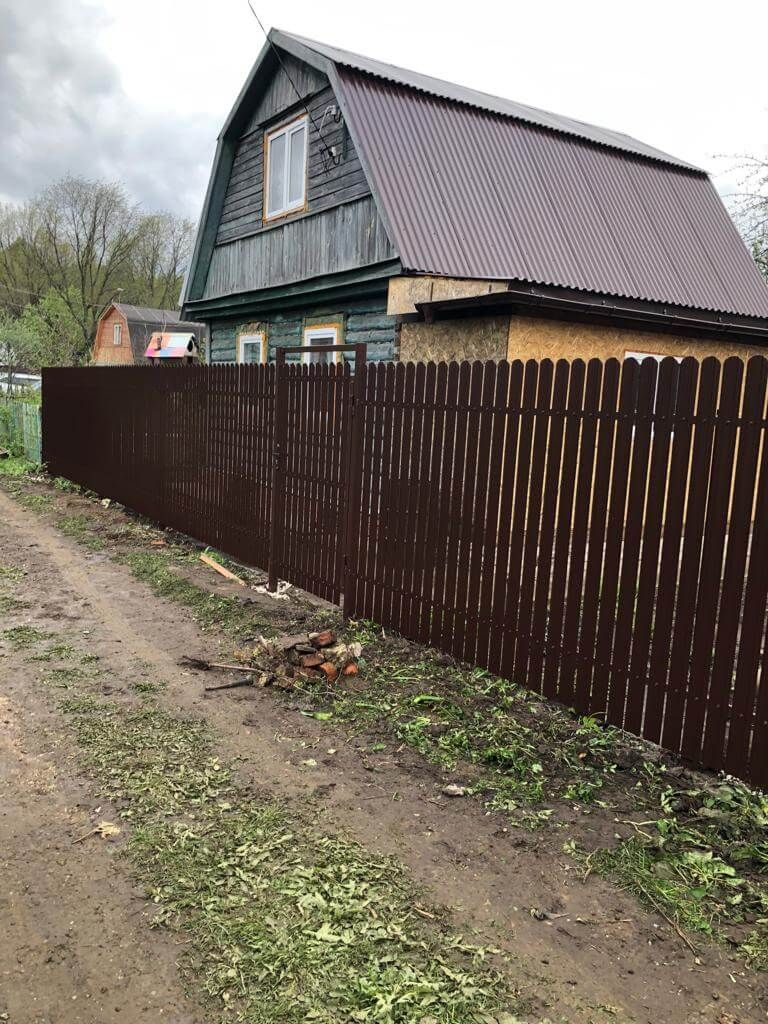 Забор из штакетника ЭКО-М 22м RAL8017/8017 Шоколад двусторонний фото 1 в Осинцево