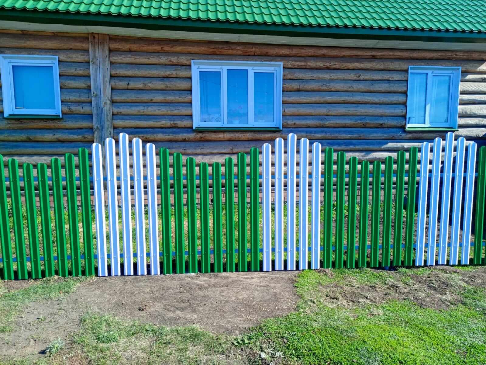 Забор из штакетника 18м в двух цветах RAL9003 Белый + RAL6029 Зеленая Мята в Осинцево