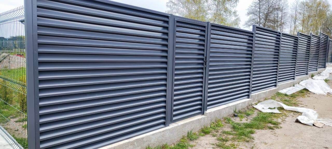 Забор-жалюзи из ламелей ЭКО-Z 24м RAL7024 Серый Графит фото 2 в Осинцево
