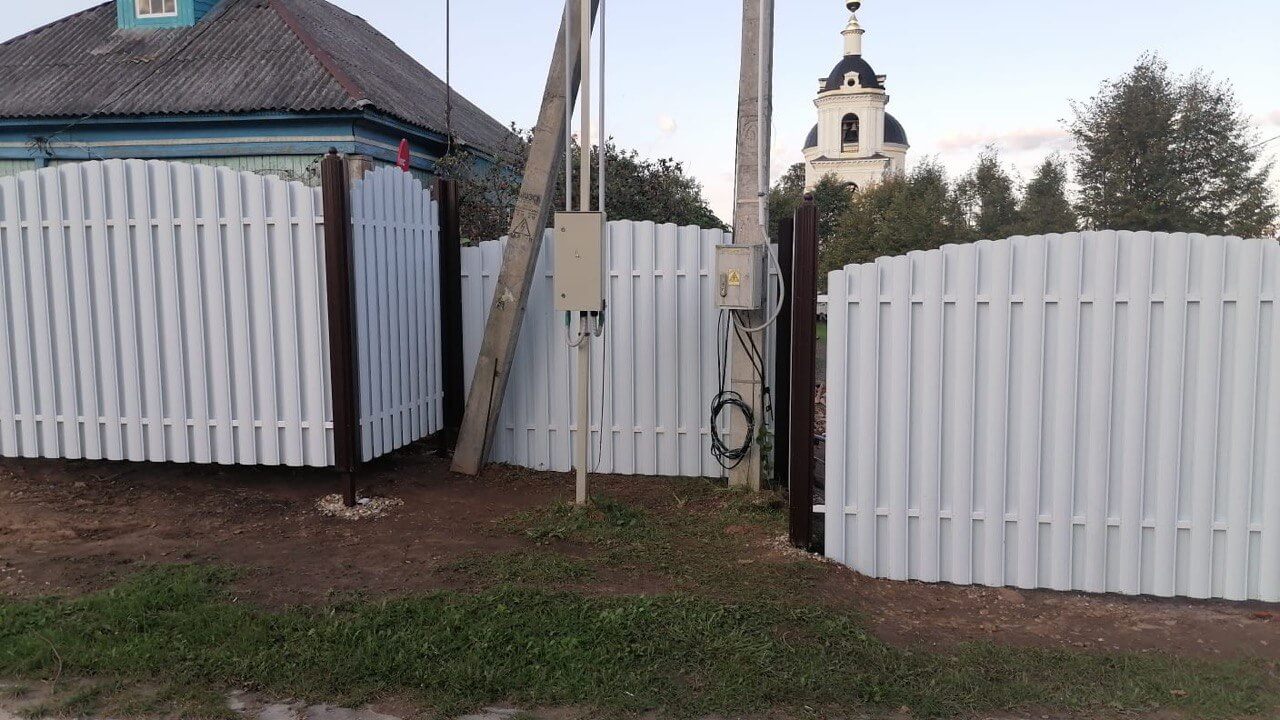 Забор из евроштакетника 24м RAL9003/9003 Белый двухсторонний фото 3 в Осинцево