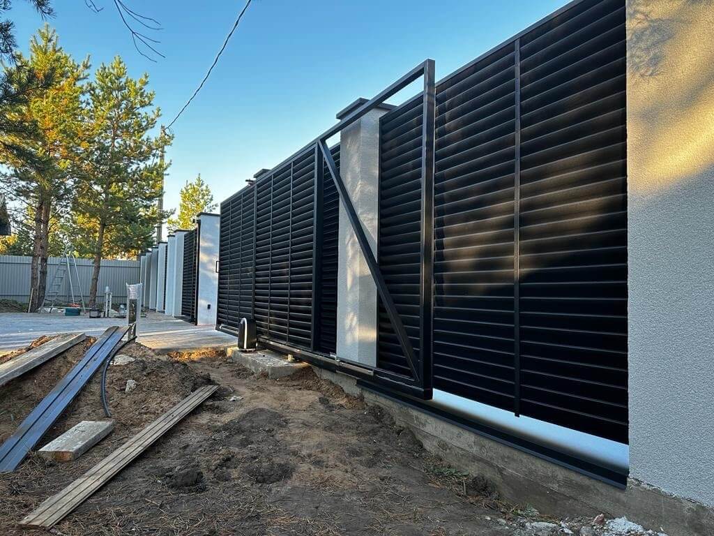Забор-жалюзи 18м RAL9005/9005 Черный двухсторонний МАТТЕ фото 1 в Осинцево