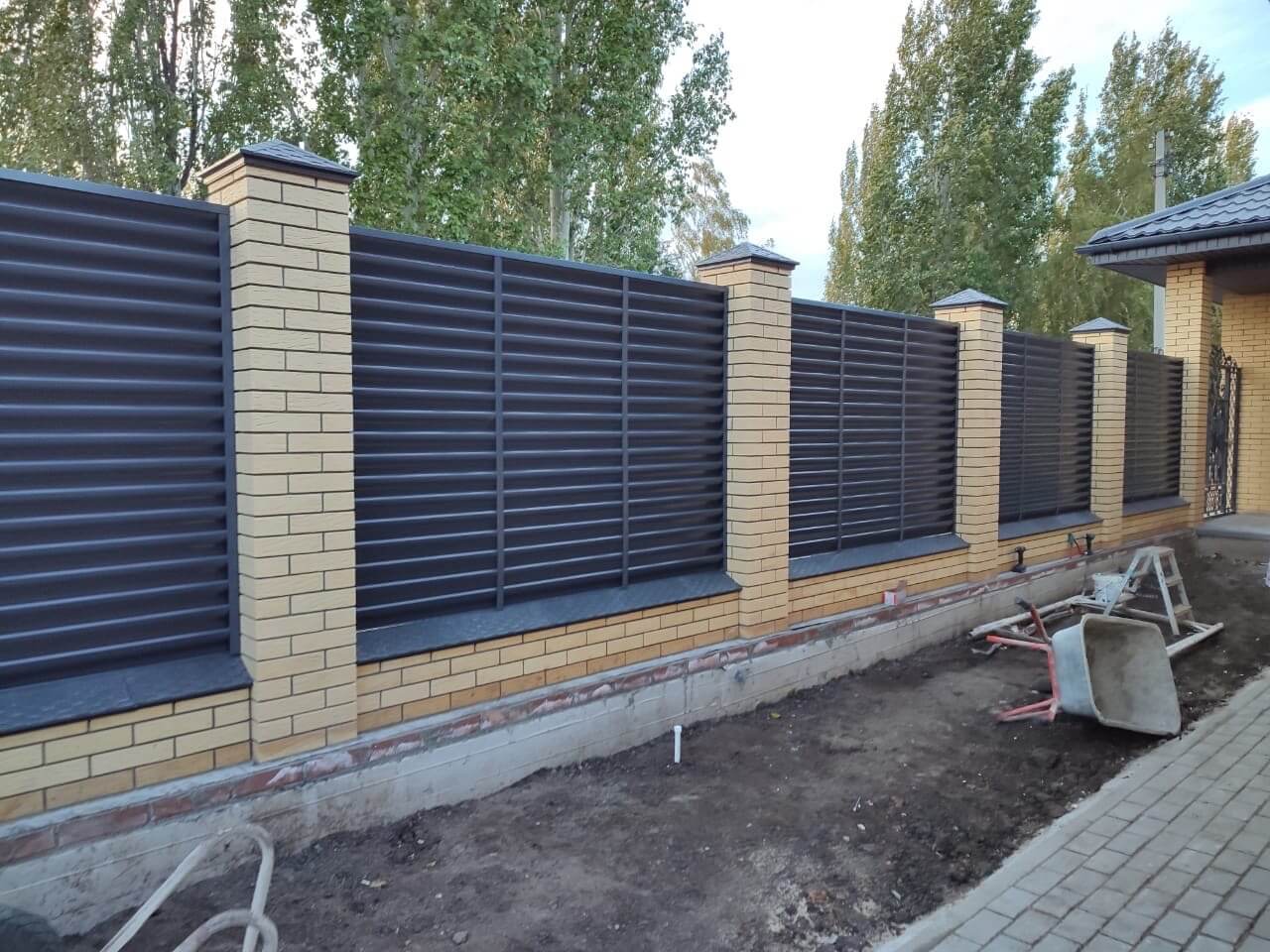 Забор-жалюзи с ламелями Еврожалюзи 16м RAL7024/7024 Серый Графит двусторонний фото 3 в Осинцево