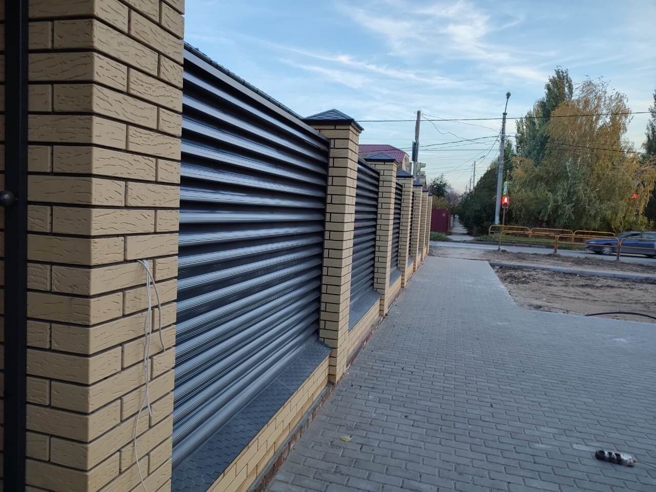 Забор-жалюзи с ламелями Еврожалюзи 16м RAL7024/7024 Серый Графит двусторонний фото 2 в Осинцево
