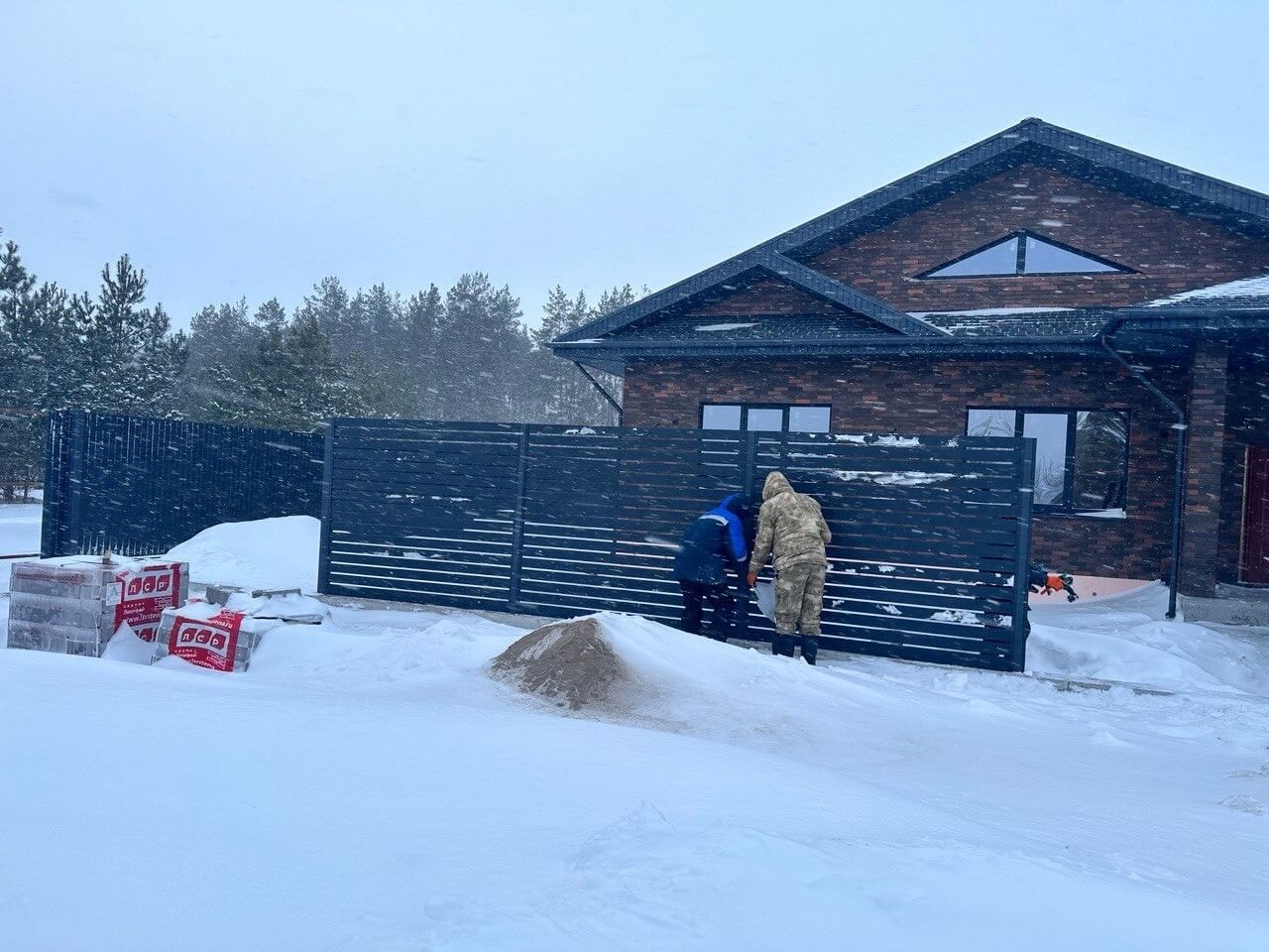 Забор-ранчо из металлопланкена 26м RAL7024 Серый Графит МАТТЕ фото 1 в Осинцево