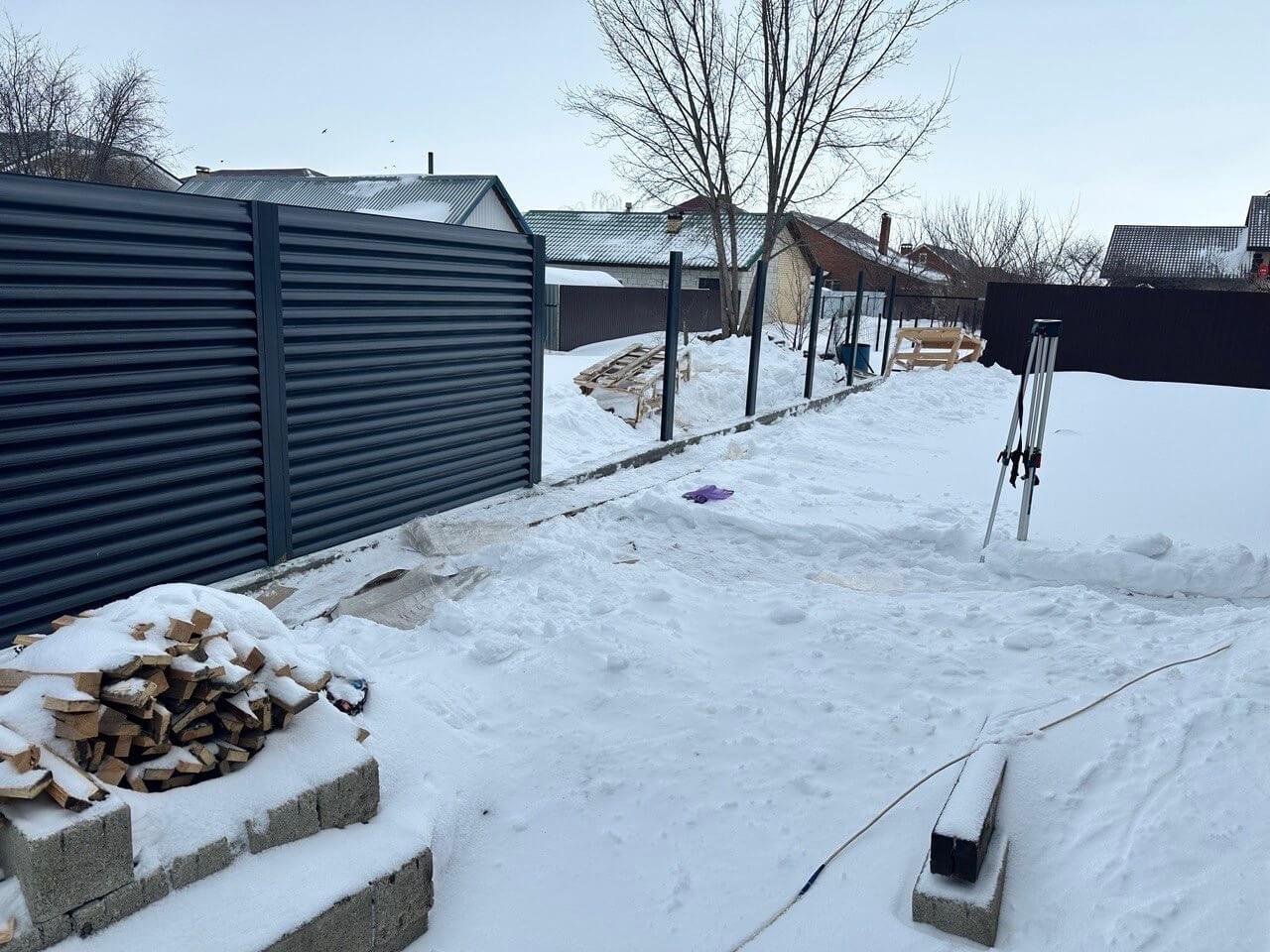 Забор-жалюзи из ламелей Еврожалюзи 32м RAL7024/7024 Серый Графит двусторонний фото 3 в Осинцево