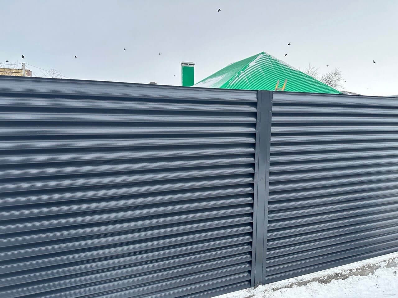 Забор-жалюзи из ламелей Еврожалюзи 32м RAL7024/7024 Серый Графит двусторонний в Осинцево