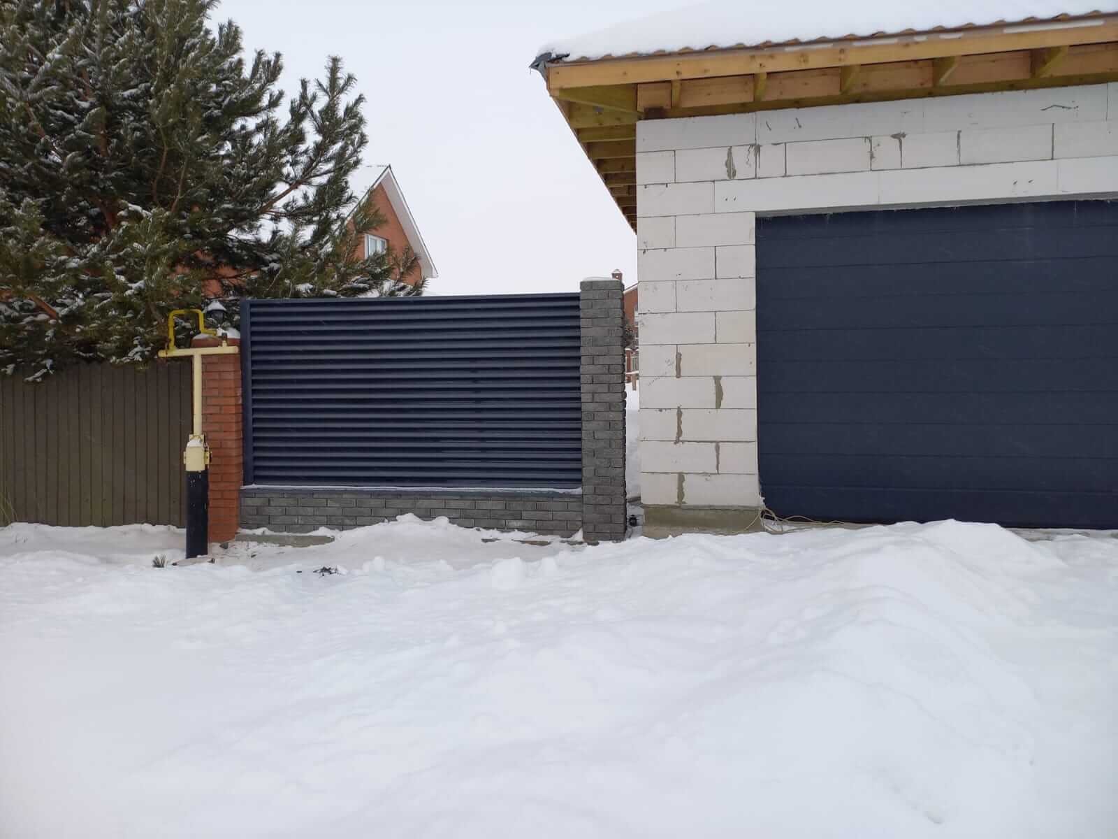Забор из ламелей еврожалюзи 41м RAL7024/7024 Серый Графит двусторонний фото 1 в Осинцево