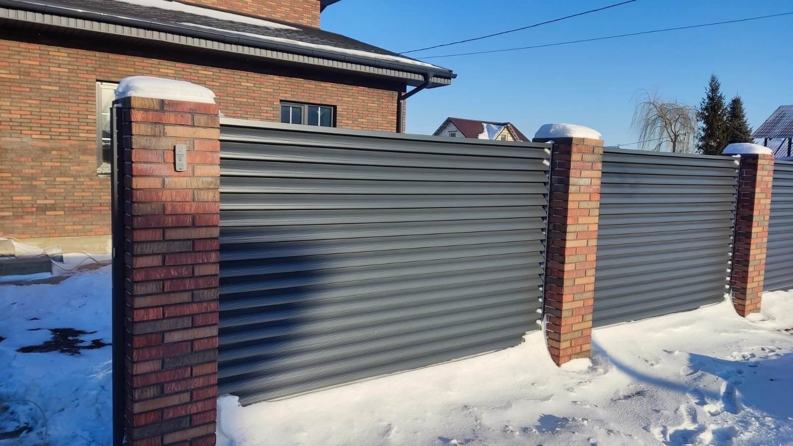 Забор-жалюзи с ламелями еврожалюзи 34м RAL7024/7024 Серый Графит двусторонний в Осинцево