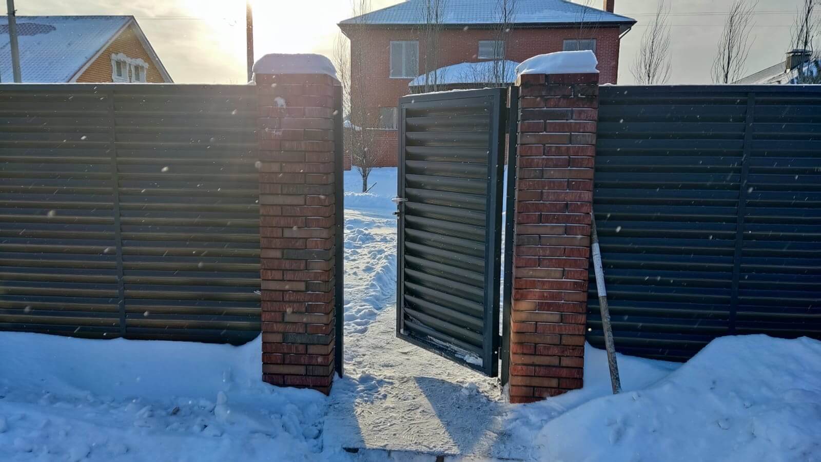 Забор-жалюзи с ламелями еврожалюзи 34м RAL7024/7024 Серый Графит двусторонний фото 3 в Осинцево