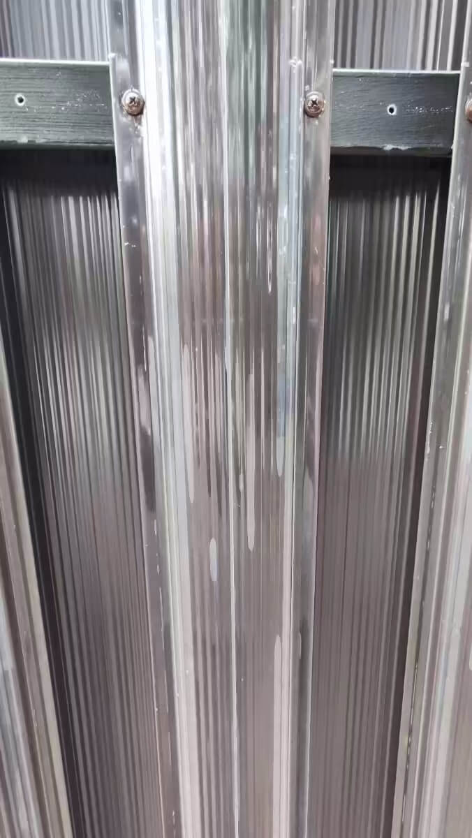 Забор из евроштакетника 22м RAL8019/8019 Темный Шоколад двусторонний фото 3 в Осинцево