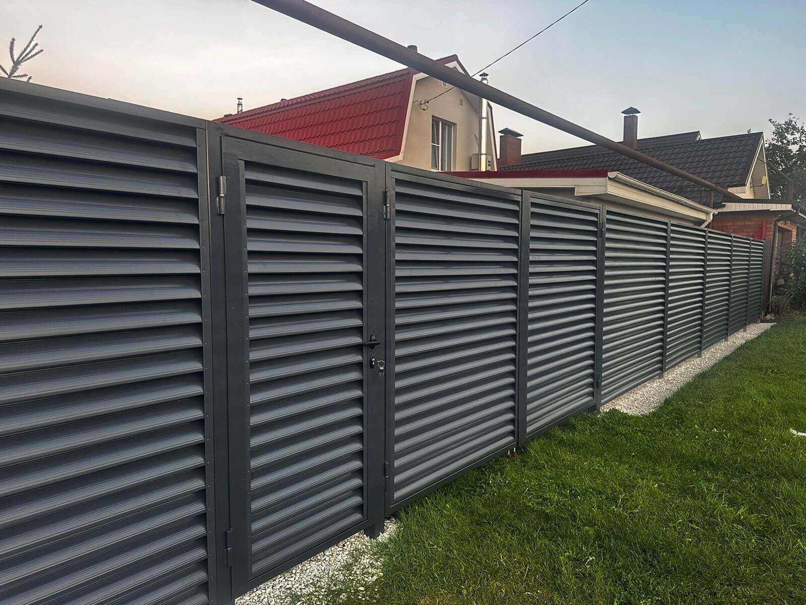 Забор из ламелей Еврожалюзи 26м RAL7024/7024 Серый Графит двусторонний фото 1 в Осинцево