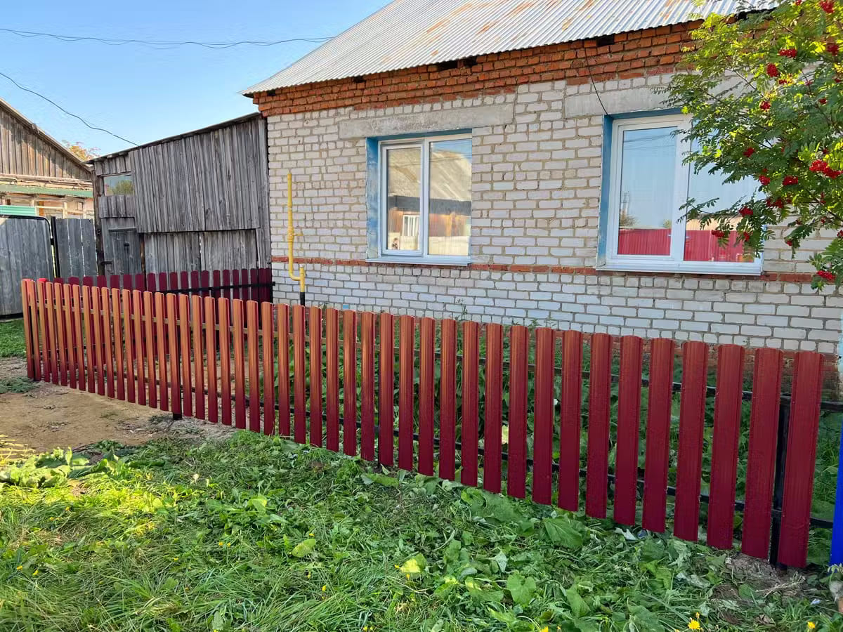 Забор из евроштакетника 9м RAL3005/3005 Красное Вино двусторонний в Осинцево