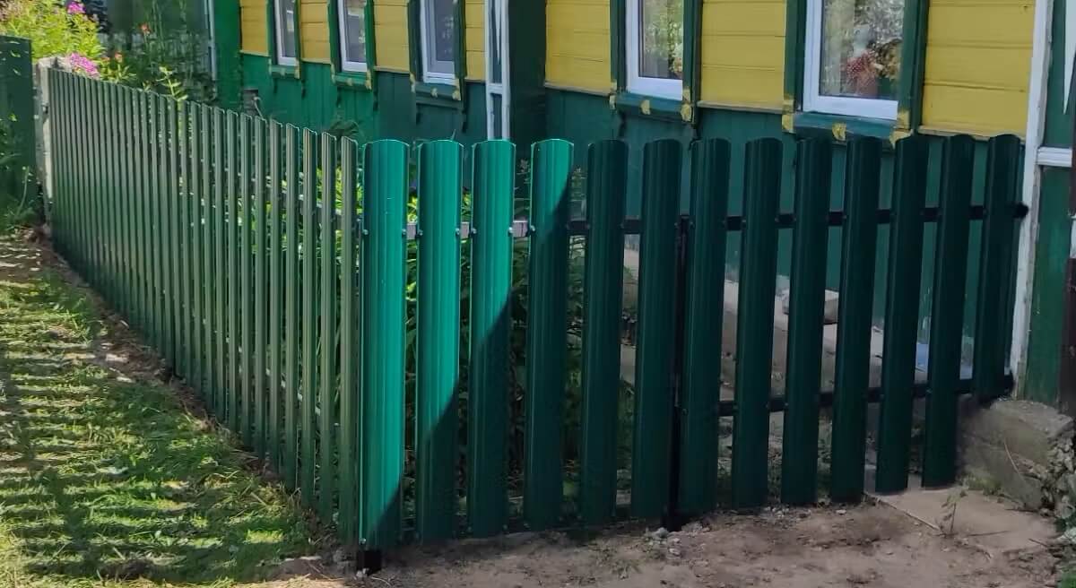 Заборчик из Евроштакетника 8м RAL6005/6005 Зеленый Мох двусторонний в Осинцево