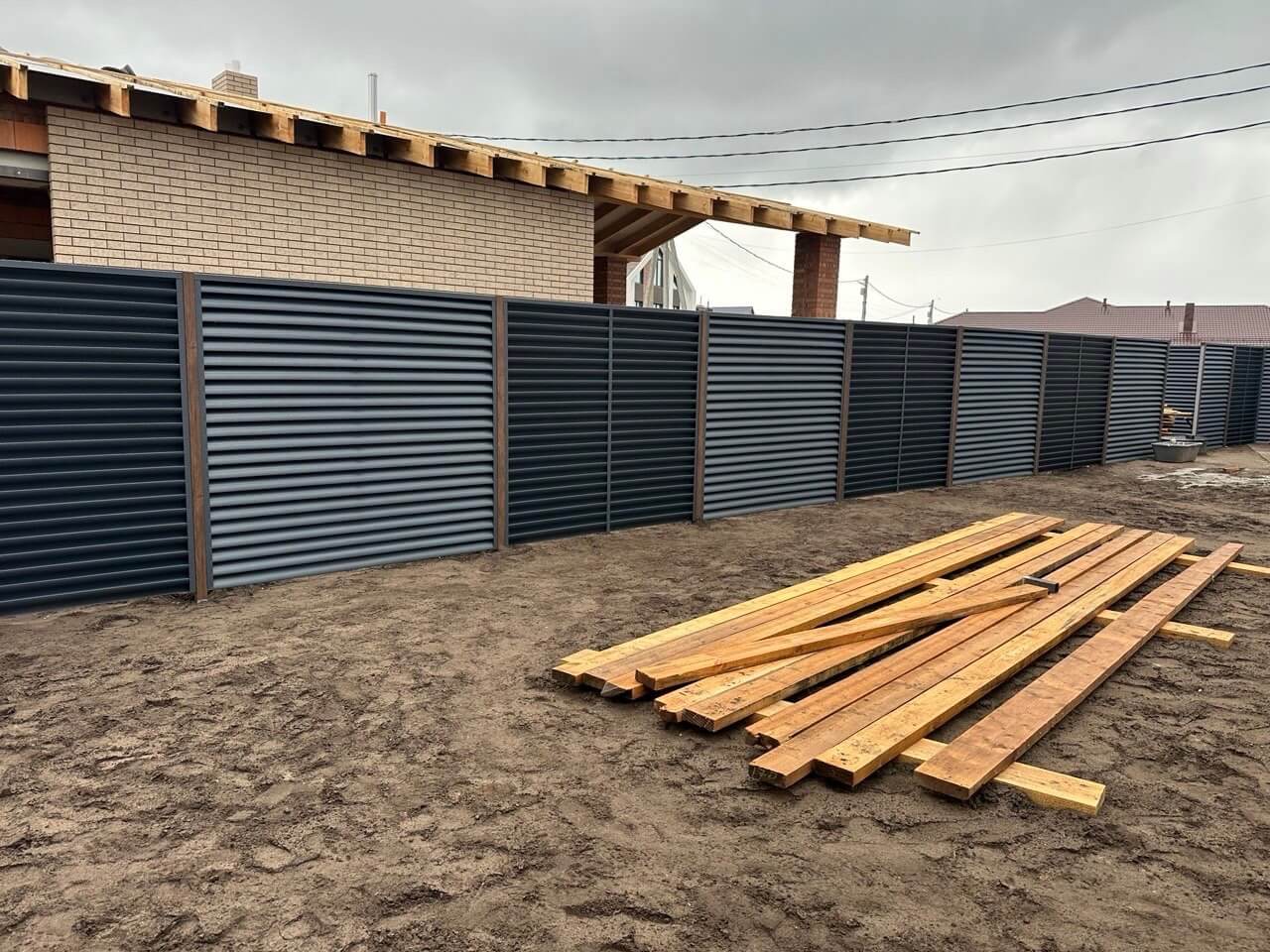 Забор из ламелей еврожалюзи 160м RAL7024/7024 Серый Графит двусторонний МАТТЕ фото 6 в Осинцево