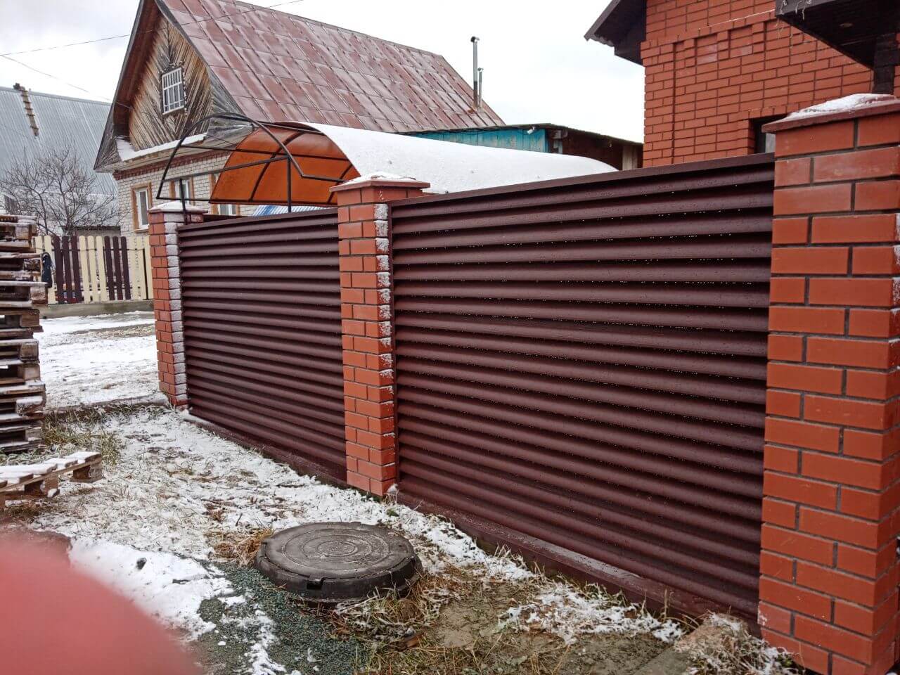 Забор из ламелей еврожалюзи 12м RAL8017/8017 Шоколад двусторонний МАТТЕ фото 3 в Осинцево