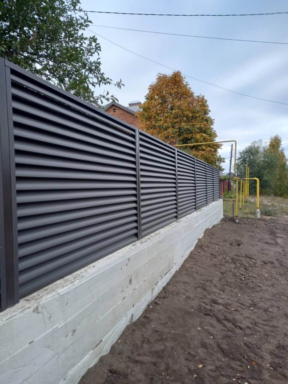 Забор из ламелей еврожалюзи 34м RAL8019/8019 Темный Шоколад двусторонний МАТТЕ в Осинцево