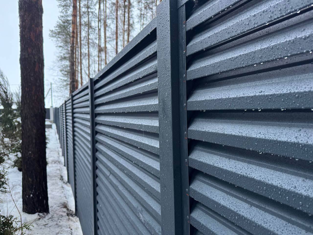 Забор-жалюзи из ламелей ЭКО-Z-US 54м RAL7024/7024 Серый Графит двусторонний МАТТЕ фото 1 в Осинцево