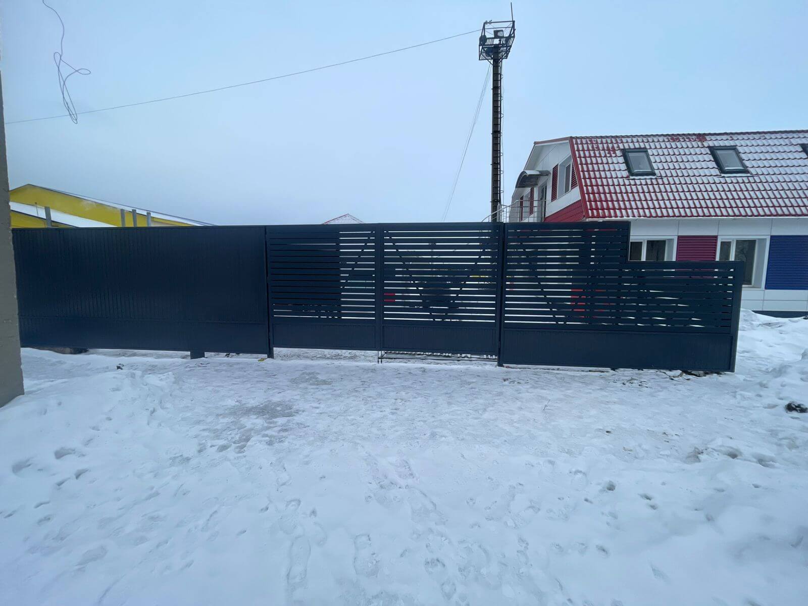 Забор-ранчо из металлического планкена 11м RAL7024 Серый Графит фото 2 в Осинцево