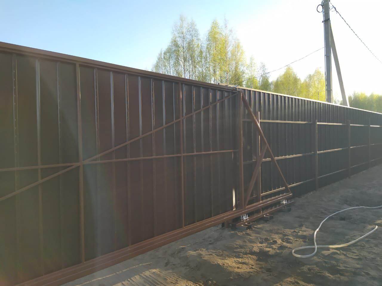 Забор из металлосайдинга ЕВРО-БРУС 25м Темный Каштан 3D Принтек фото 4 в Осинцево