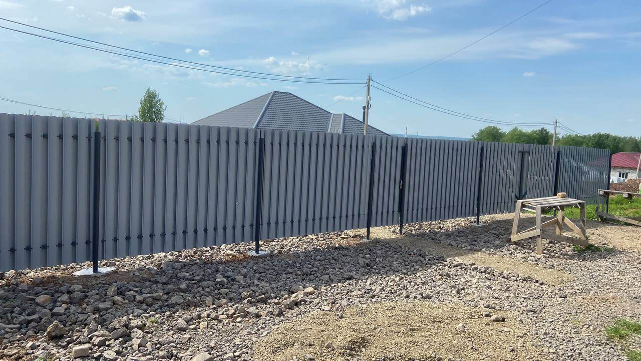 Забор из евроштакетника 16м RAL7024 Серый Графит фото 2 в Осинцево