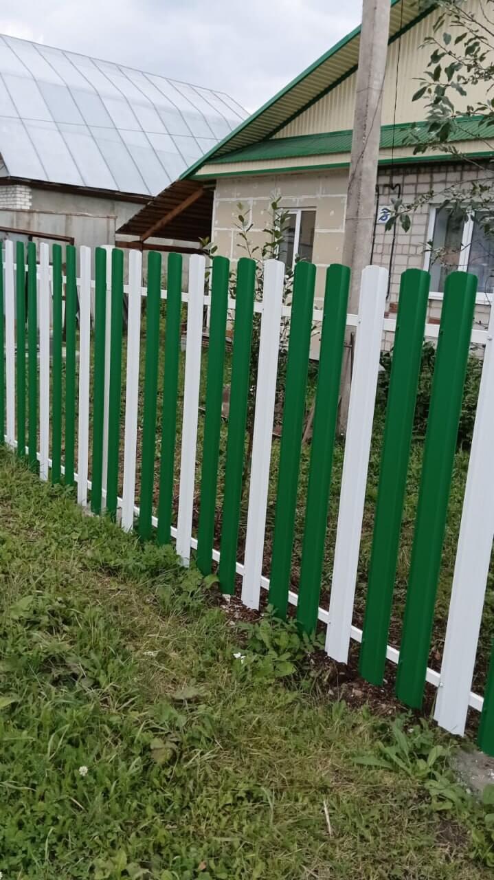 Забор из евроштакетника 10м RAL9003 Белый, RAL6029 Зеленая Мята фото 2 в Осинцево