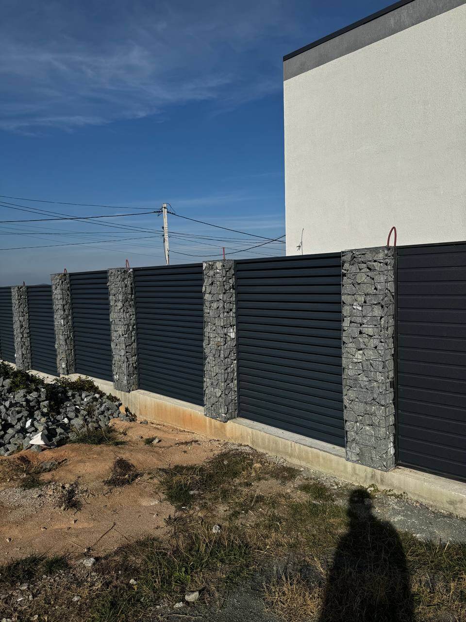 Забор-жалюзи из ламелей ЭКО-Z-US усиленных 36м RAL7024/7024 Серый Графит двусторонний МАТТЕ фото 6 в Осинцево