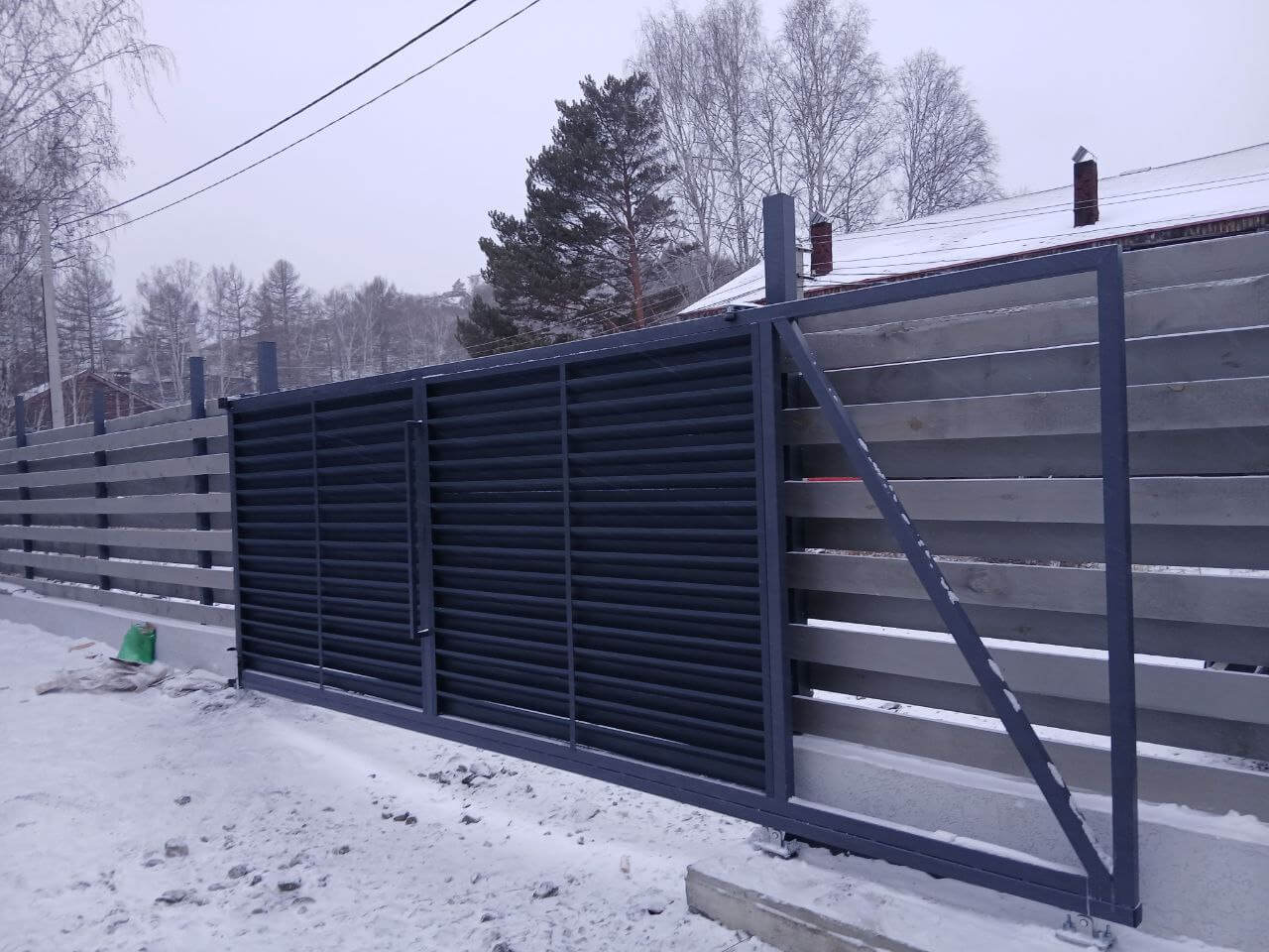 Входная группа из ламелей Хай-Тек RAL7024/7024 Серый Графит двусторонний МАТТЕ фото 4 в Осинцево