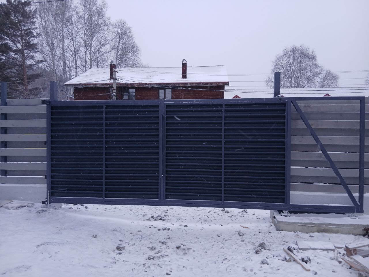 Входная группа из ламелей Хай-Тек RAL7024/7024 Серый Графит двусторонний МАТТЕ фото 17 в Осинцево