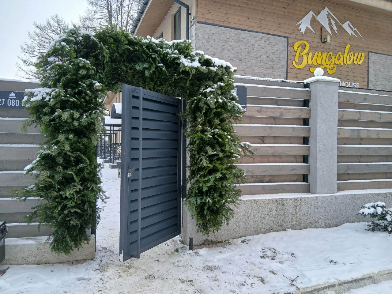 Входная группа из ламелей Хай-Тек RAL7024/7024 Серый Графит двусторонний МАТТЕ фото 15 в Осинцево