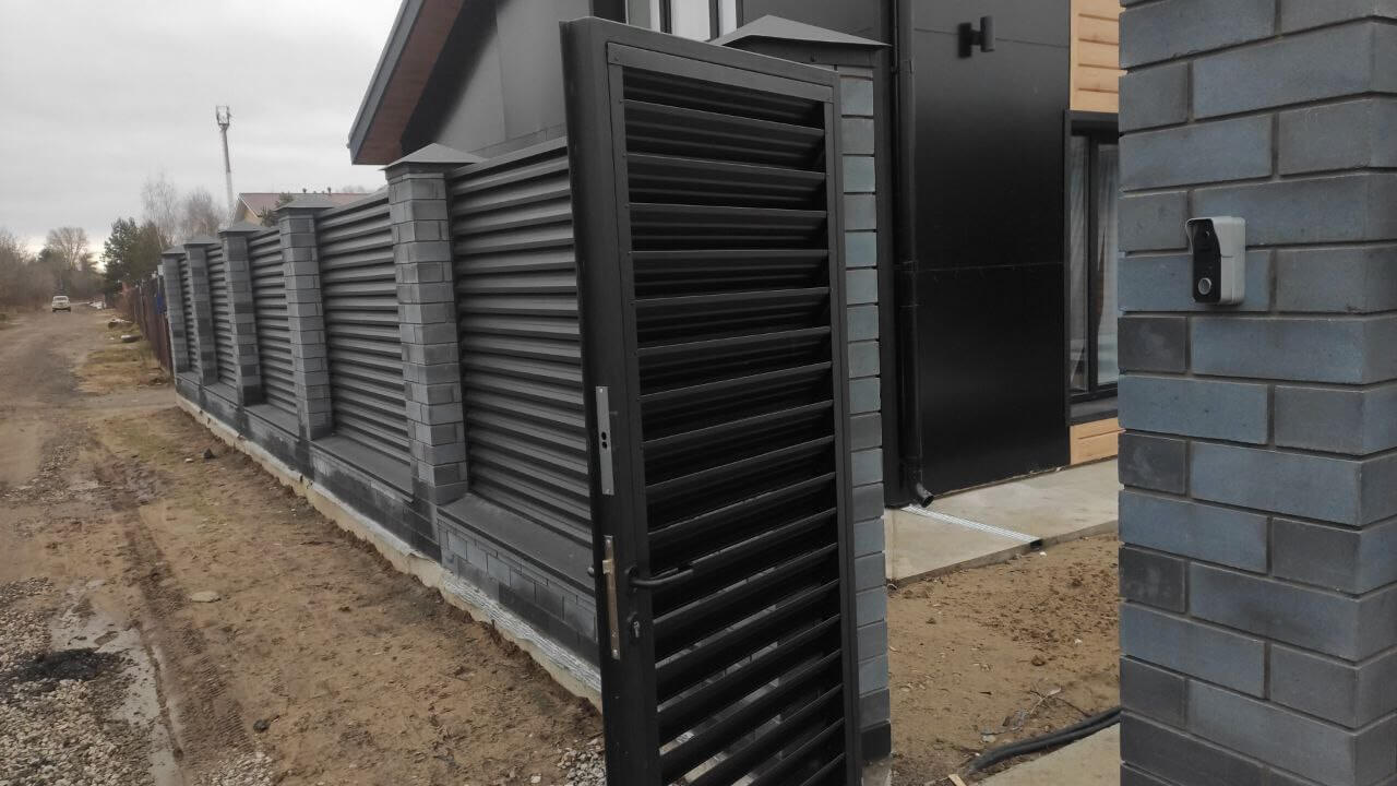 Забор-жалюзи из ламелей ЭКО-Z 17м RAL9005/9005 Черный МАТТЕ фото 1 в Осинцево