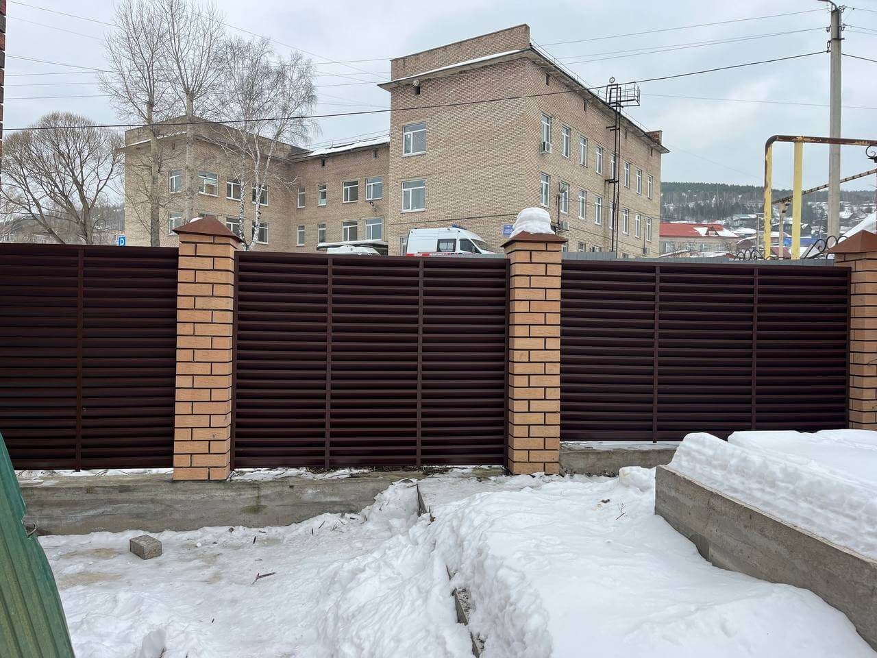 Забор-жалюзи из ламелей ЭКО-Z 87м RAL8017/8017 Шоколад двусторонний МАТТЕ фото 16 в Осинцево