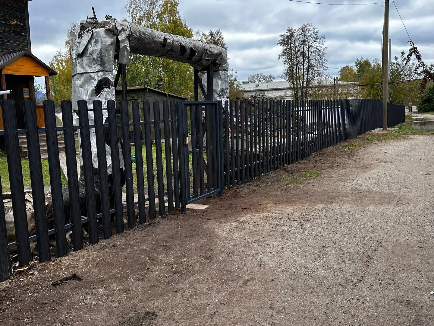 Забор из евроштакетника 63м Черное Дерево 3D Принтек фото 5 в Осинцево