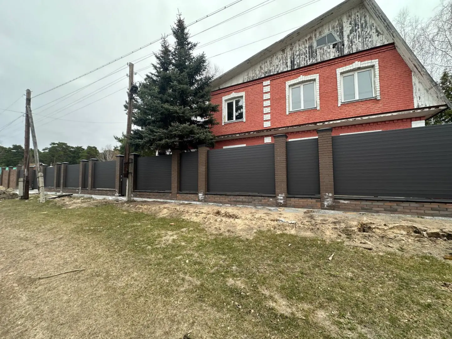 Забор-ранчо из металлического планкена 28м RAL8019 Темный Шоколад МАТТЕ фото 2 в Осинцево