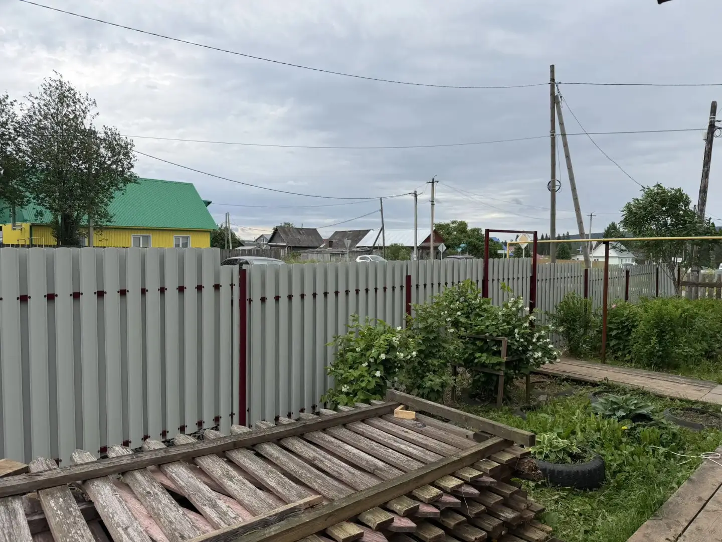 Забор из евроштакетника 24м RAL3005/3005 Красное Вино двусторонний фото 5 в Осинцево