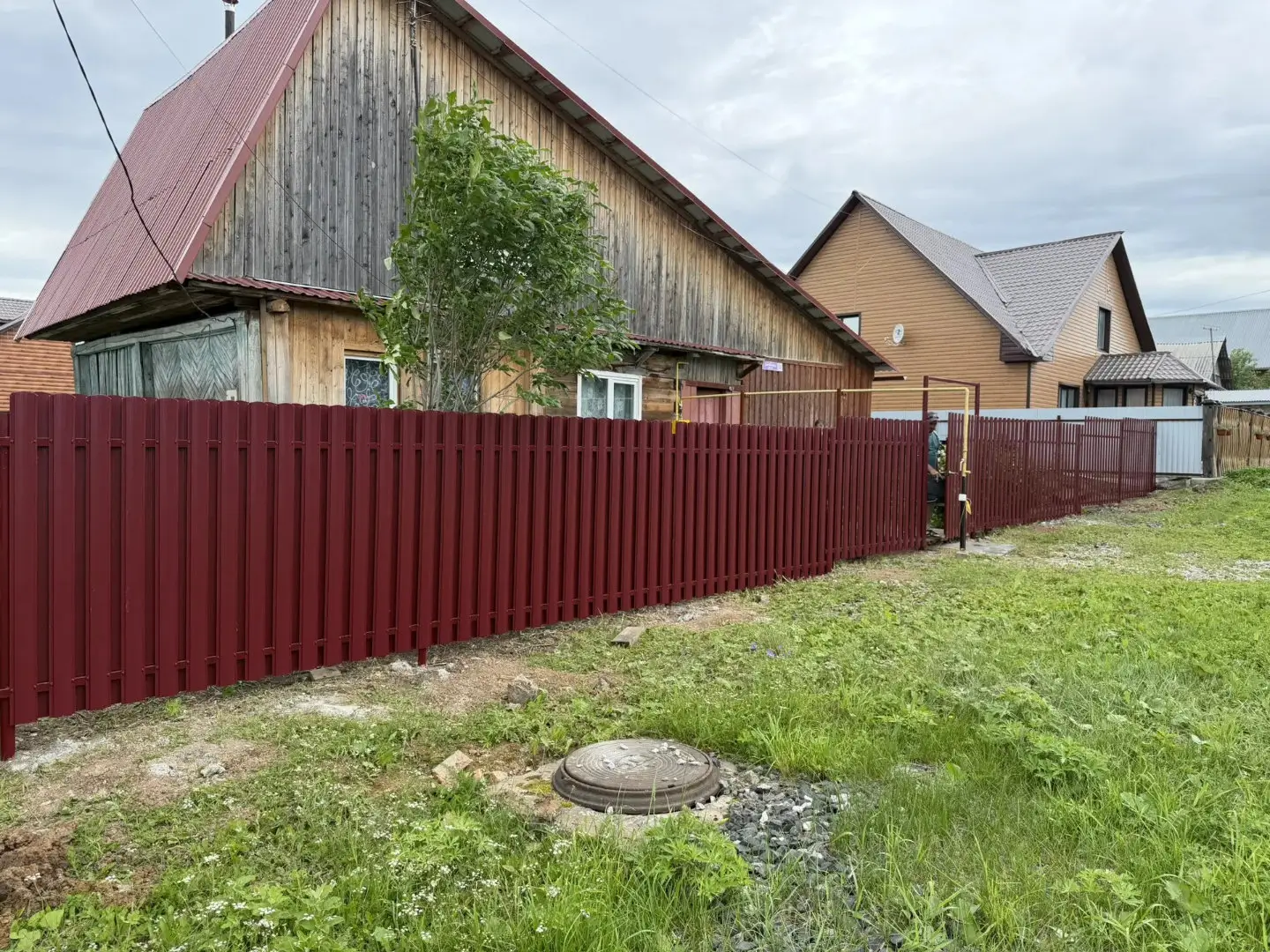 Забор из евроштакетника 24м RAL3005/3005 Красное Вино двусторонний фото 3 в Осинцево